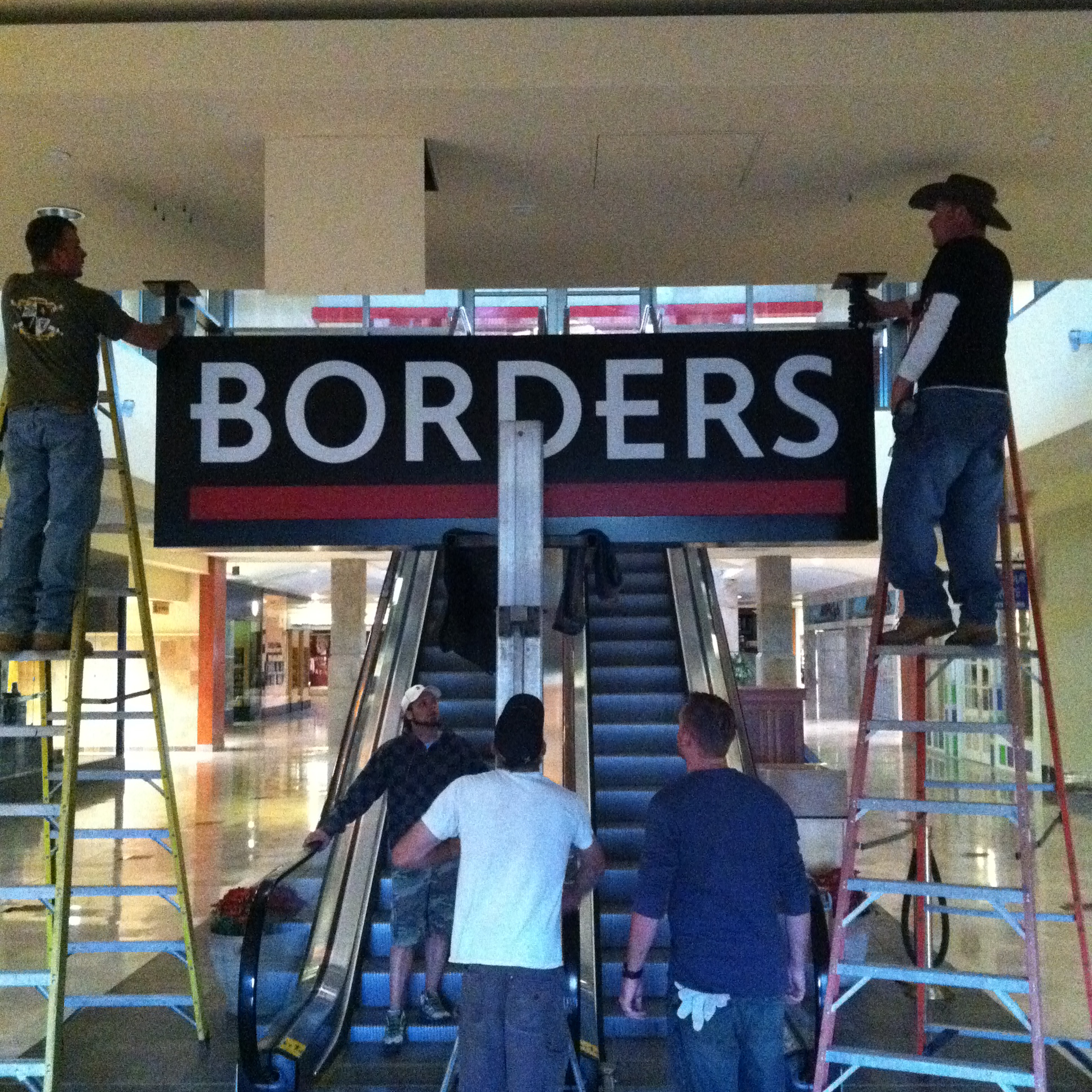 Borders Removal sign